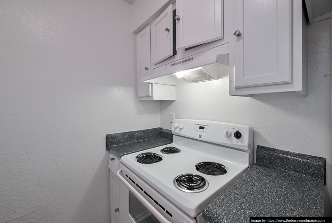 Basswood Manor - 1