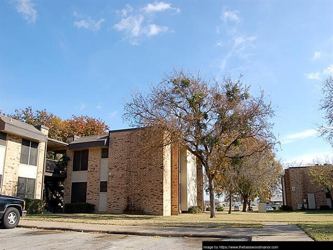 Basswood Manor - 9