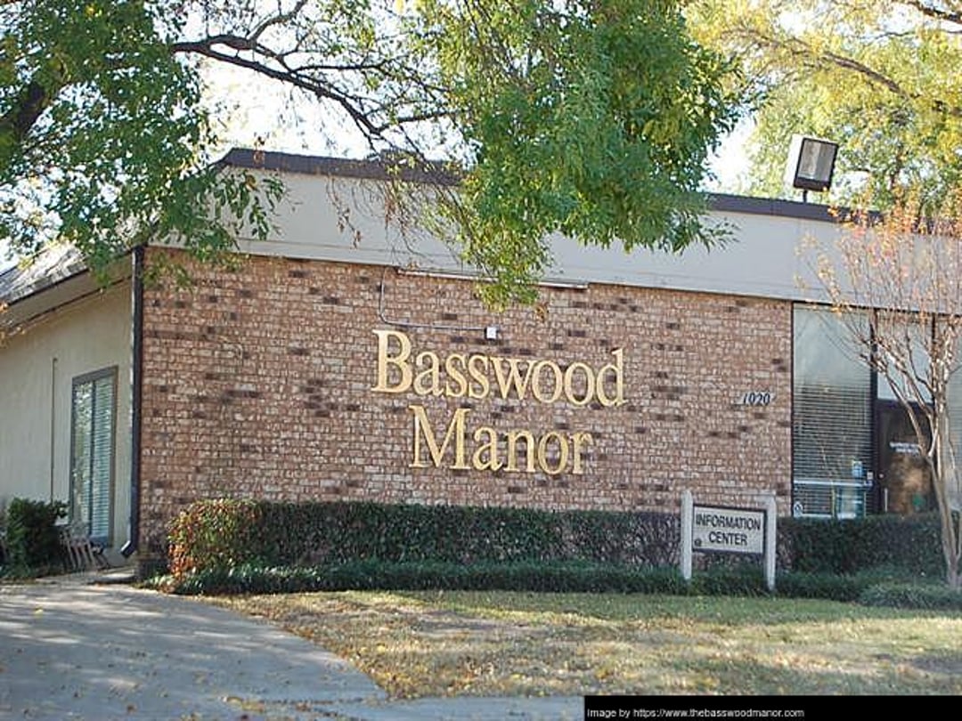Basswood Manor - 14