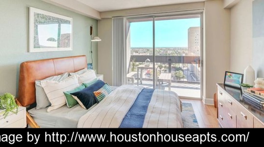 Houston House - 3