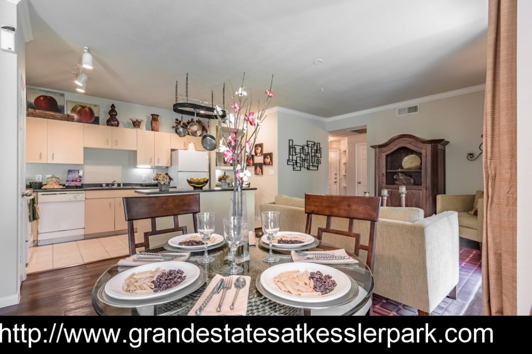 Grand Estates at Kessler Park - 6