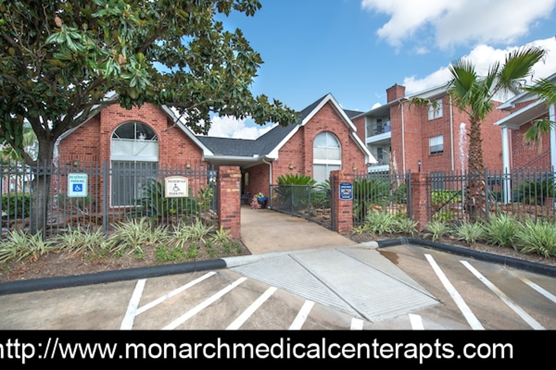 Monarch Medical Center - 17