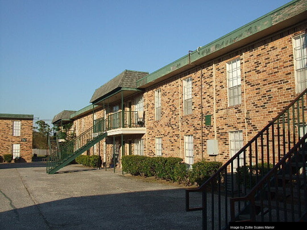 Zollie Scales Manor - 6