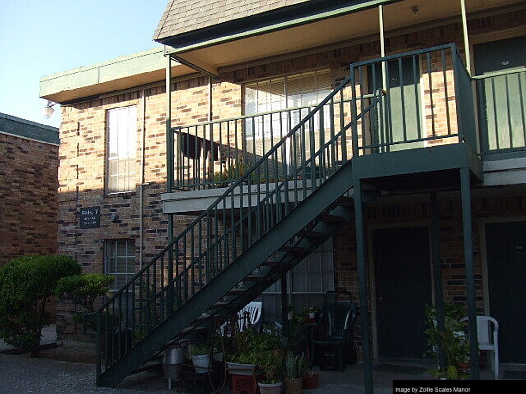Zollie Scales Manor - 5