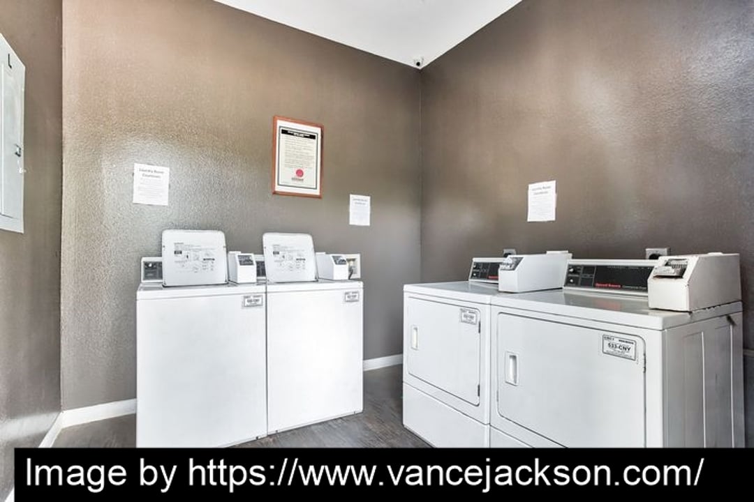Vistas at Vance Jackson - 9