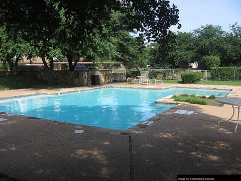 Cobblestone Condos - 8