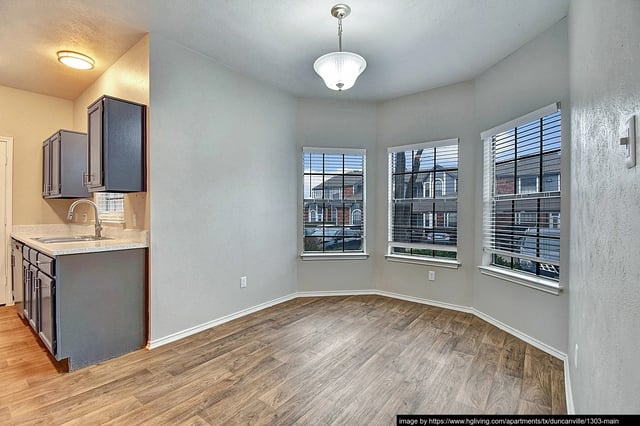 1303 Main - 5
