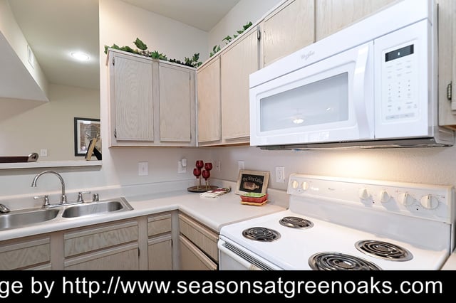 The Seasons at Green Oaks - 7